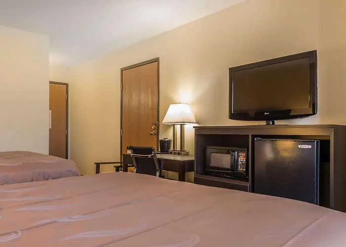 Quality Inn & Suites Pittsburgh Harmarville